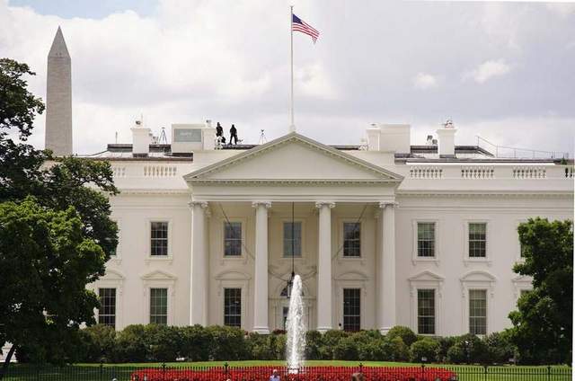 White House pushes for lower pay raises in 2015